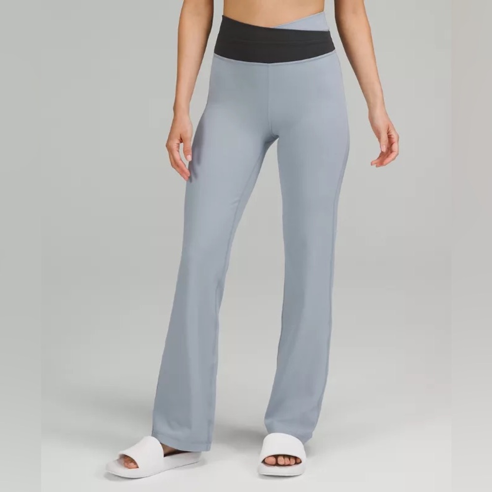 Lululemon Throwback Astro Pant
Chambray / Graphite Grey